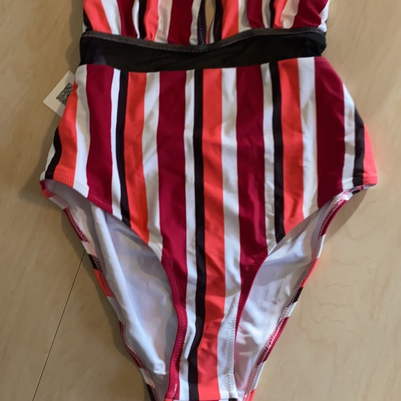 Cupshe Live life on the beach 1 piece swim suit - Picture 3 of 11